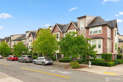 1087 10th Ave Ne, Issaquah, WA, 98029-7472 | Card Image