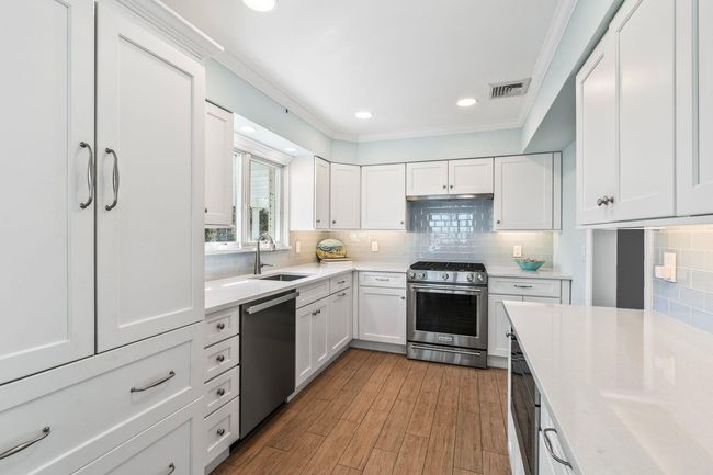 242 Asharoken Ave, House other with 4 bedrooms, 3 bathrooms and null parking in Northport NY | Image 12