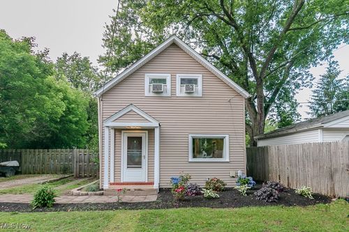 7568 Center Street, Mentor, OH, 44060 | Card Image