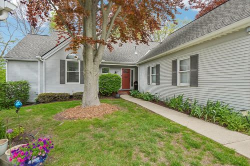 558 Heritage Dr, Ann Arbor, MI, 48105-2556 | Card Image