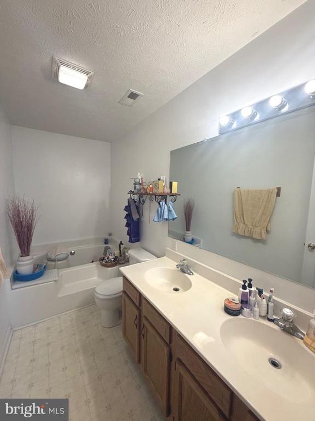 195 Burdette Dr, House other with 3 bedrooms, 3 bathrooms and null parking in MARTINSBURG WV | Image 8