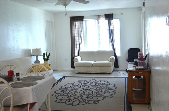 Living Room | Image 8