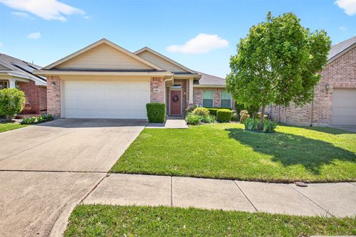 1015 Kimbro Dr, Forney, TX, 75126-5117 | Card Image