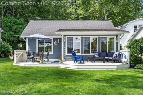 5286 Edgelake Dr, Pinckney, MI, 48169-9400 | Card Image