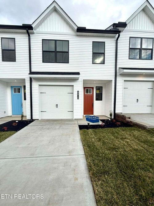 8816 Chapman Trace Way, Knoxville, TN, 37920-2892 | Card Image