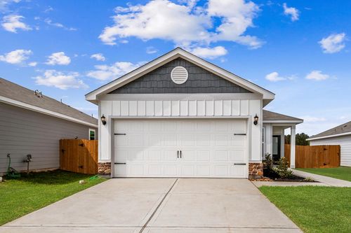 16467 Honeysuckle Hill Dr, Conroe, TX, 77303-4710 | Card Image