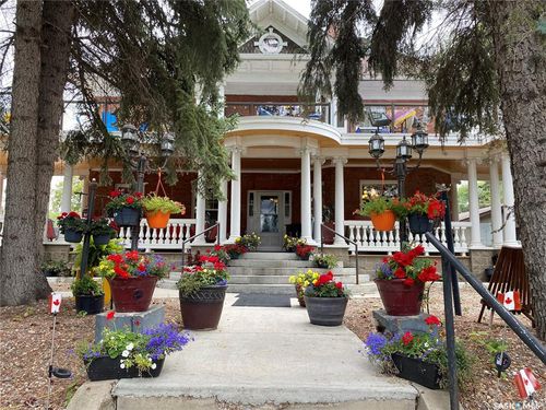 {{alt}} | Card Image