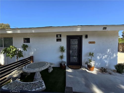 18221 Kinzie St, Northridge, CA, 91325-1703 | Card Image