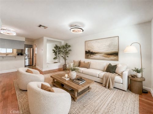 a-22131 Oxnard St, Woodland Hills, CA, 91367-3547 | Card Image