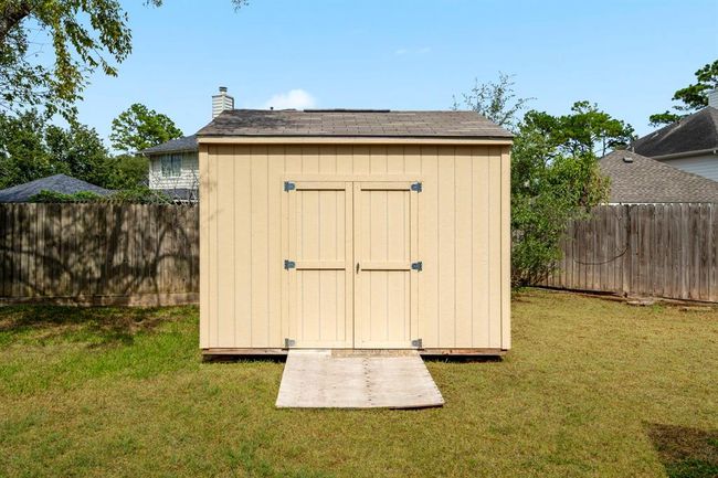Convienient backyard storage shed | Image 41