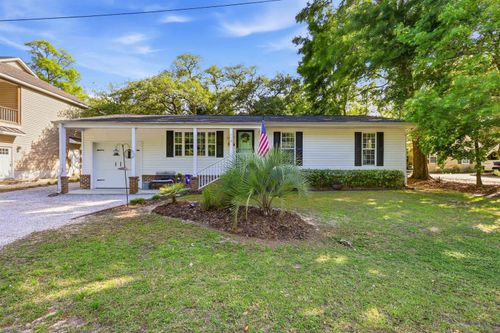 110 Minnow Dr, Pawleys Island, SC, 29585-6661 | Card Image