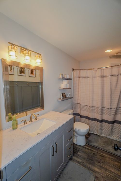 105 Oakwood Ct, Hendersonville, TN, 37075-2930 | Card Image