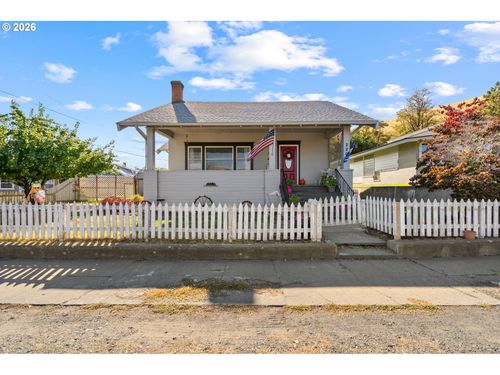 220 W Center St, Heppner, OR, 97836-2010 | Card Image