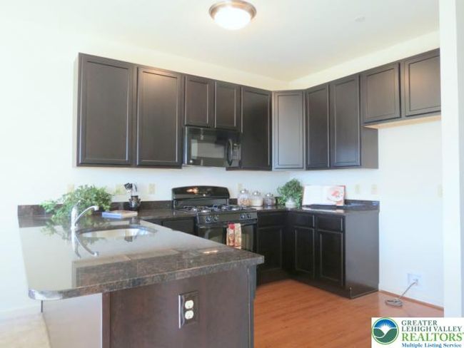4565 Woodbrush Way, Townhouse with 3 bedrooms, 3 bathrooms and null parking in ALLENTOWN PA | Image 4