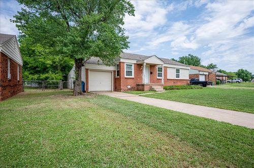 213 E Atkinson Dr, Midwest City, OK, 73110-5319 | Card Image