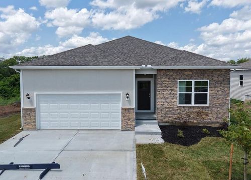 302 Lake Meadows Dr, Smithville, MO, 64089-9150 | Card Image