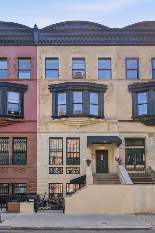 252 136th St, New York, NY, 10030-2656 | Card Image