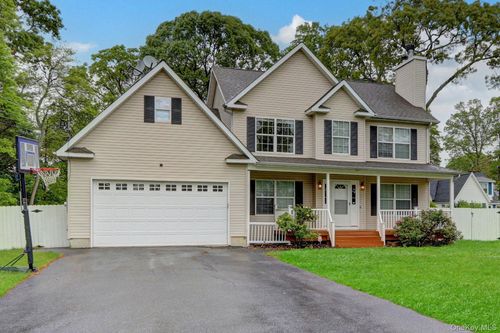 27 Inwood Ave, Selden, NY, 11784-3011 | Card Image