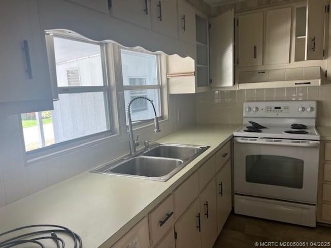 6118 N Joshua Ln, House other with 2 bedrooms, 2 bathrooms and 1 parking in Lantana FL | Image 6