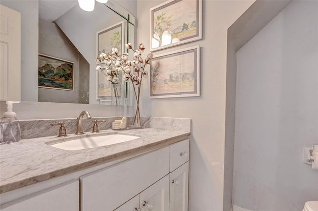 Half Bath off the kitchen | Image 18
