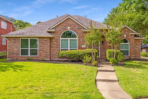 921 Lochmoor Ln, Highland Village, TX, 75077-3120 | Card Image
