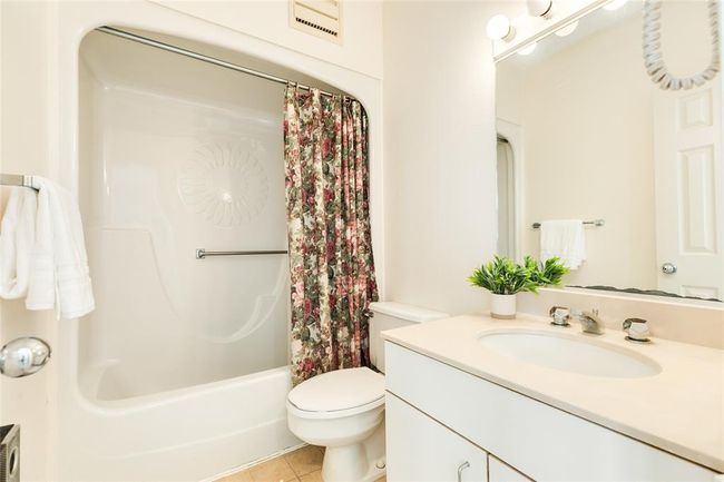 UNIT-1103 - 1401 E Beach Dr, Condo with 2 bedrooms, 2 bathrooms and null parking in Galveston TX | Image 17