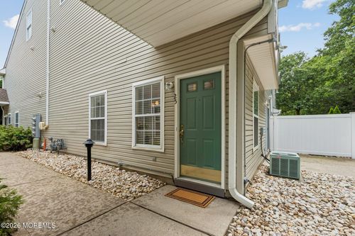 25 Phoenix Ct, Tinton Falls, NJ, 07712-7770 | Card Image