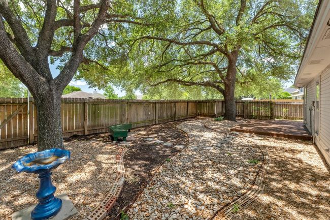 Beautifully xeriscaped for easy maintenance | Image 32