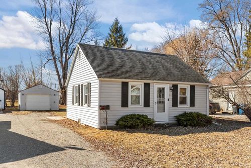 231 W Smith Ave, OSHKOSH, WI, 54901-1811 | Card Image