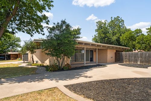 502 W Texas Ave, Iowa Park, TX, 76367-1511 | Card Image