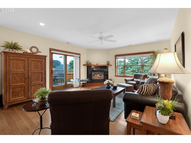APT-201 - 123 S Hemlock St, Condo with 3 bedrooms, 2 bathrooms and null parking in Cannon Beach OR | Image 13