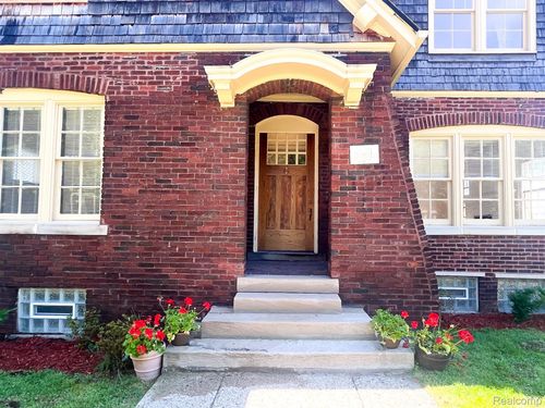 488 Parkview Dr, Detroit, MI, 48214-4170 | Card Image