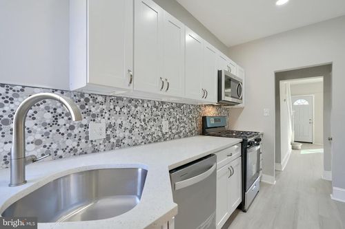 4004 Fairfax Rd, BALTIMORE, MD, 21216-1512 | Card Image