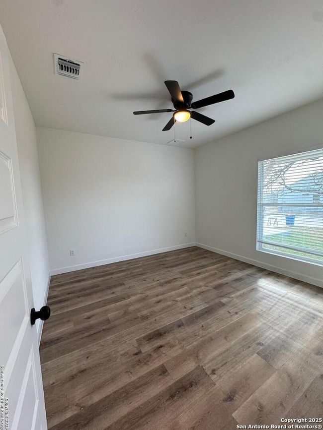 2002 Owens Ave, House other with 3 bedrooms, 2 bathrooms and null parking in Three Rivers TX | Image 13