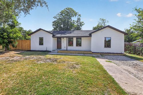 1004 Parker Street, Fort Worth, TX, 76112 | Card Image