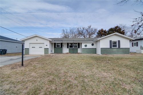 332 E Cox St, Forsyth, IL, 62535-8801 | Card Image