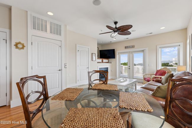 3rd fl living | Image 7