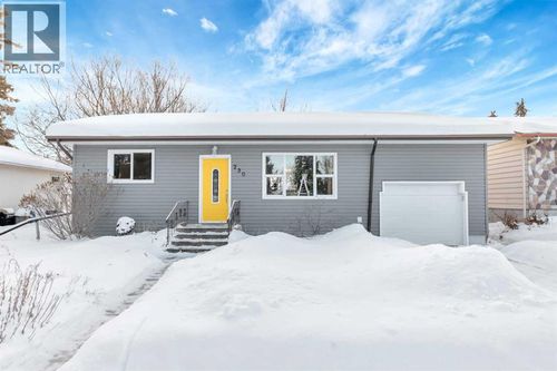 230 2nd Ave, St. Walburg, SK, S0M2G0 | Card Image