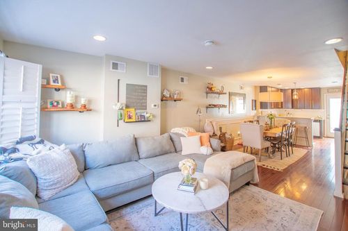 140 Mercy St, PHILADELPHIA, PA, 19148-2614 | Card Image