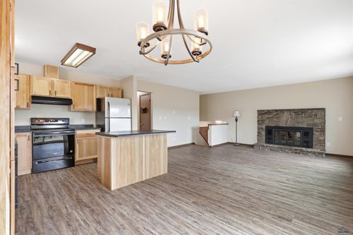 427 City Springs Ln, Rapid City, SD, 57702-0147 | Card Image