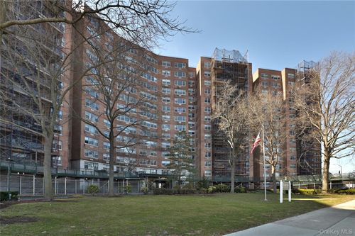a1204-61-20 Grand Central Pkwy, Forest Hills, NY, 11375-1280 | Card Image