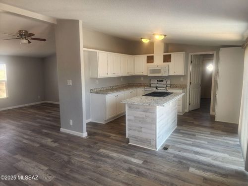 5828 N Chaparral Road, Tucson, AZ, 85743 | Card Image