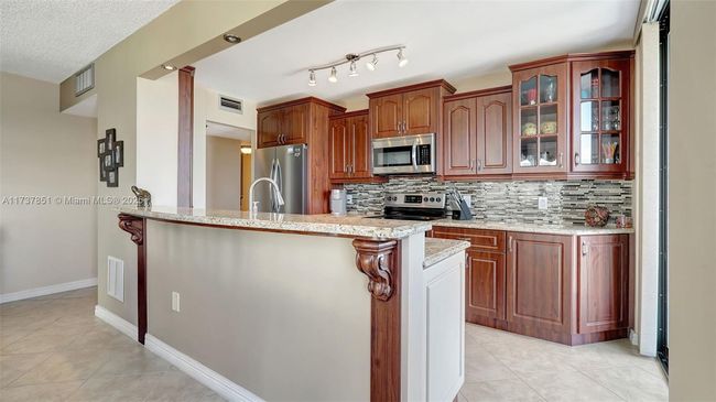 APT-907 - 322 Buchanan St, Condo with 2 bedrooms, 2 bathrooms and null parking in Hollywood FL | Image 13