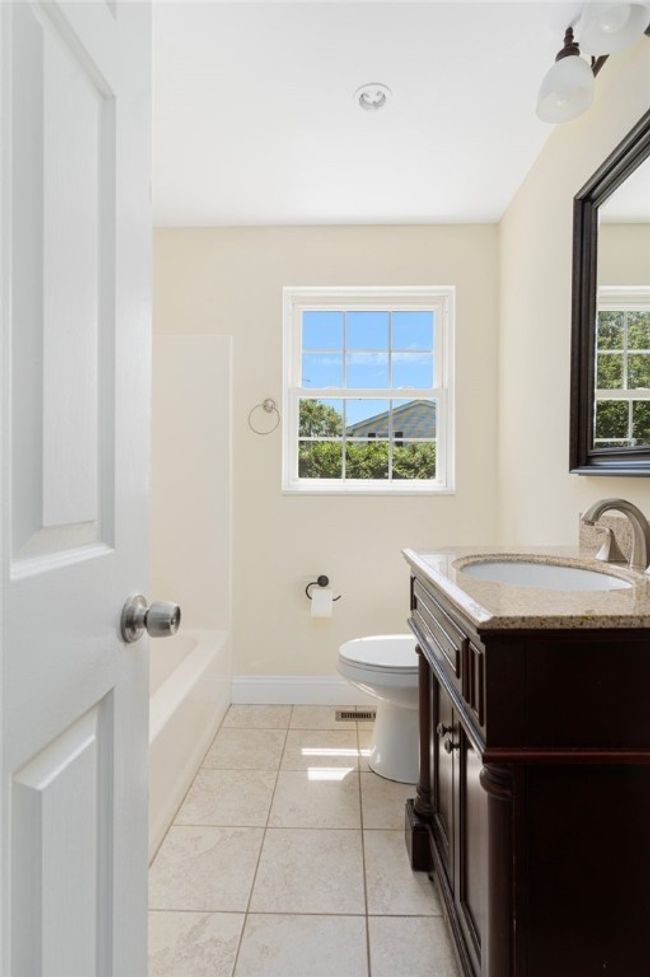 208 W View Rd, House other with 4 bedrooms, 3 bathrooms and 4 parking in Middletown RI | Image 33