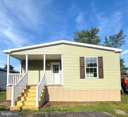 323 Don Dr, NEW HOLLAND, PA, 17557-9418 | Card Image