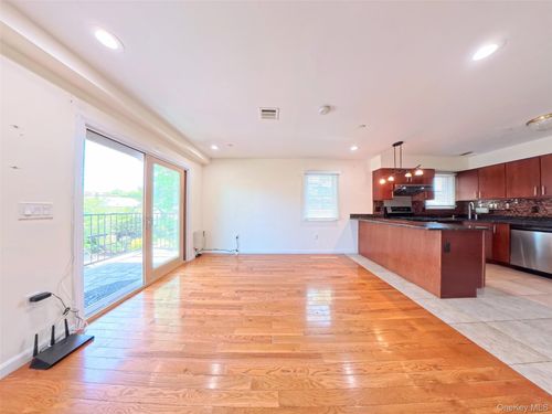 3b-4038 194th St, Flushing, NY, 11358-3035 | Card Image