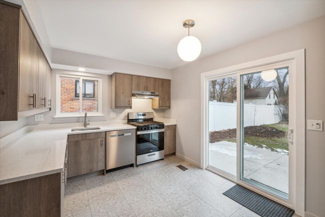 202 Broadacre Ave, House other with 3 bedrooms, 2 bathrooms and null parking in Clawson MI | Image 6