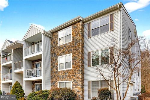 28 Holly Ct, Hamilton, NJ, 08619-4633 | Card Image