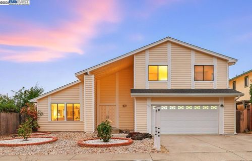 109 Oak Ct, Hercules, CA, 94547-1137 | Card Image