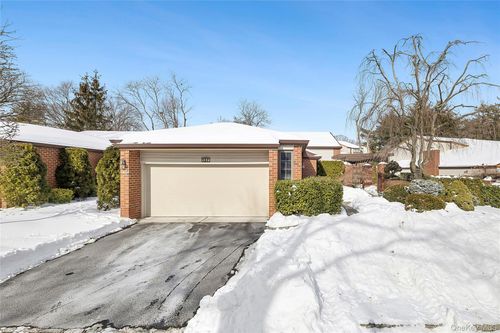 137 Darters Ln, Manhasset, NY, 11030-4024 | Card Image